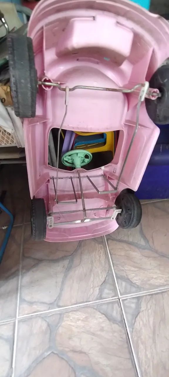 Carrinho de pedal infantil  - Foto 4