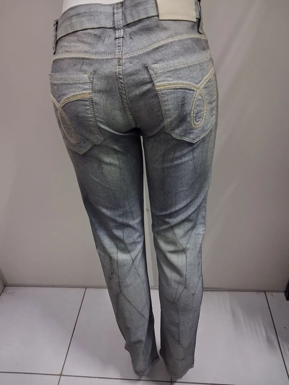 Calça feminina Calvin klein estonada n.38 em ótimo estado  - Foto 3