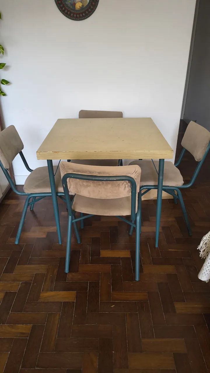 Mesa 4 cadeiras