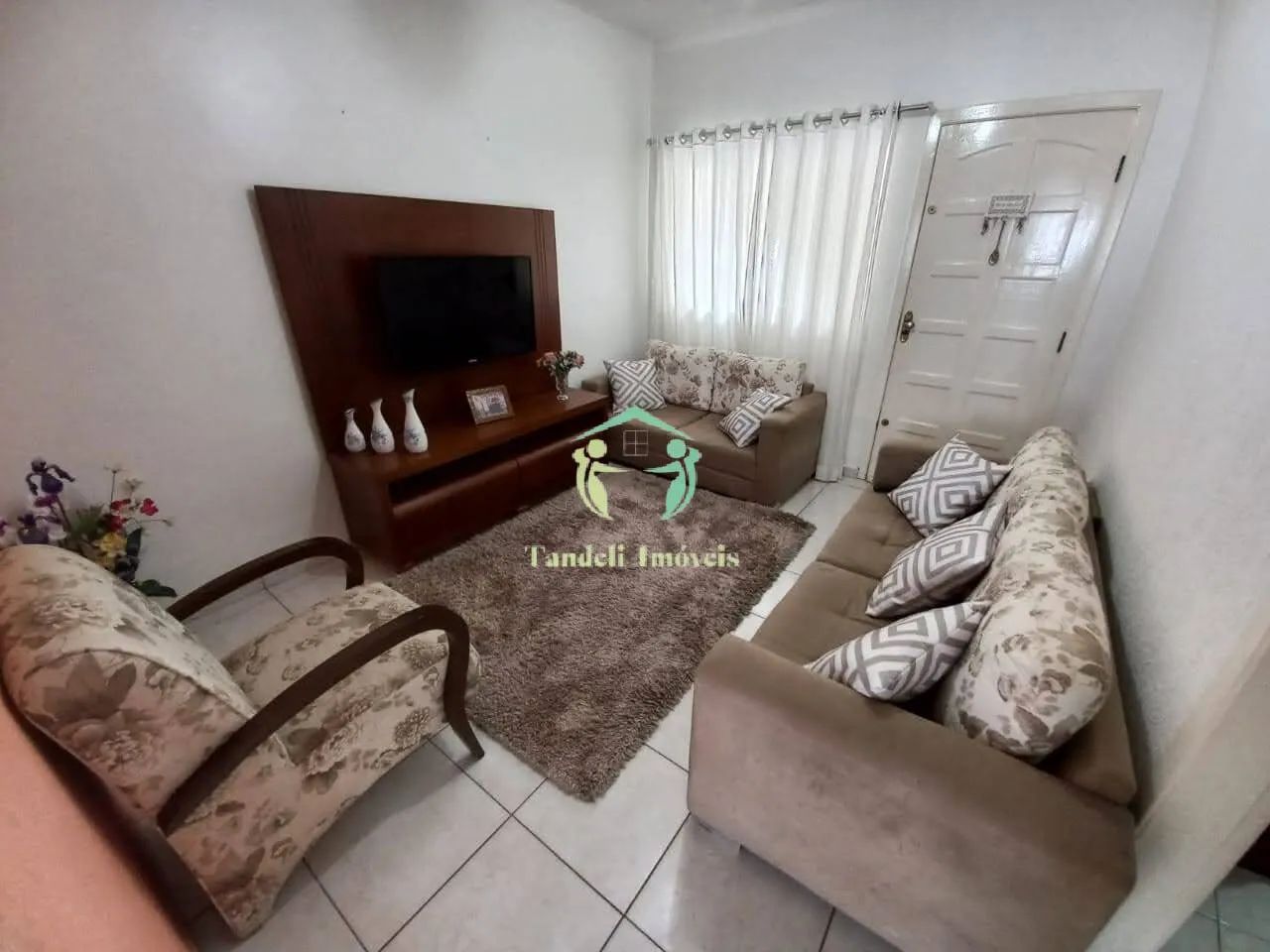 Casa á venda com 200m² 4 quartos e 2 vagas (Jardim Guarará)