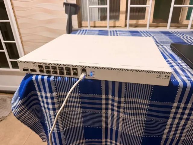 CCR2216-1G-12XS-2XQ ROTEADOR 100Gbps