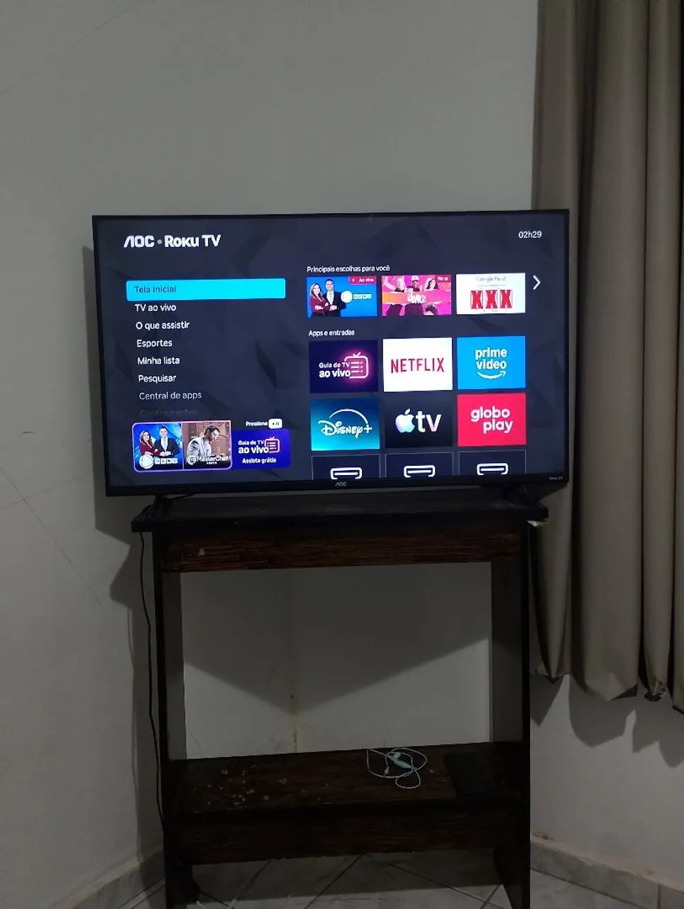 Smartv semi-nova, com 1 ano de uso.