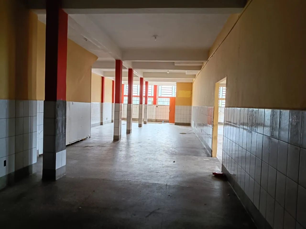 2 lojas comercial interligadas (120m2 cada)
