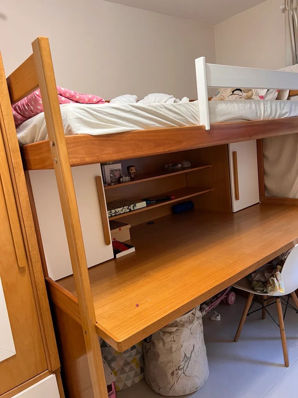 CAMA BELICHE COM ESCRIVANINHA E CAMA AUXILIAR, MADEIRA MACIÇA!  - Foto 2