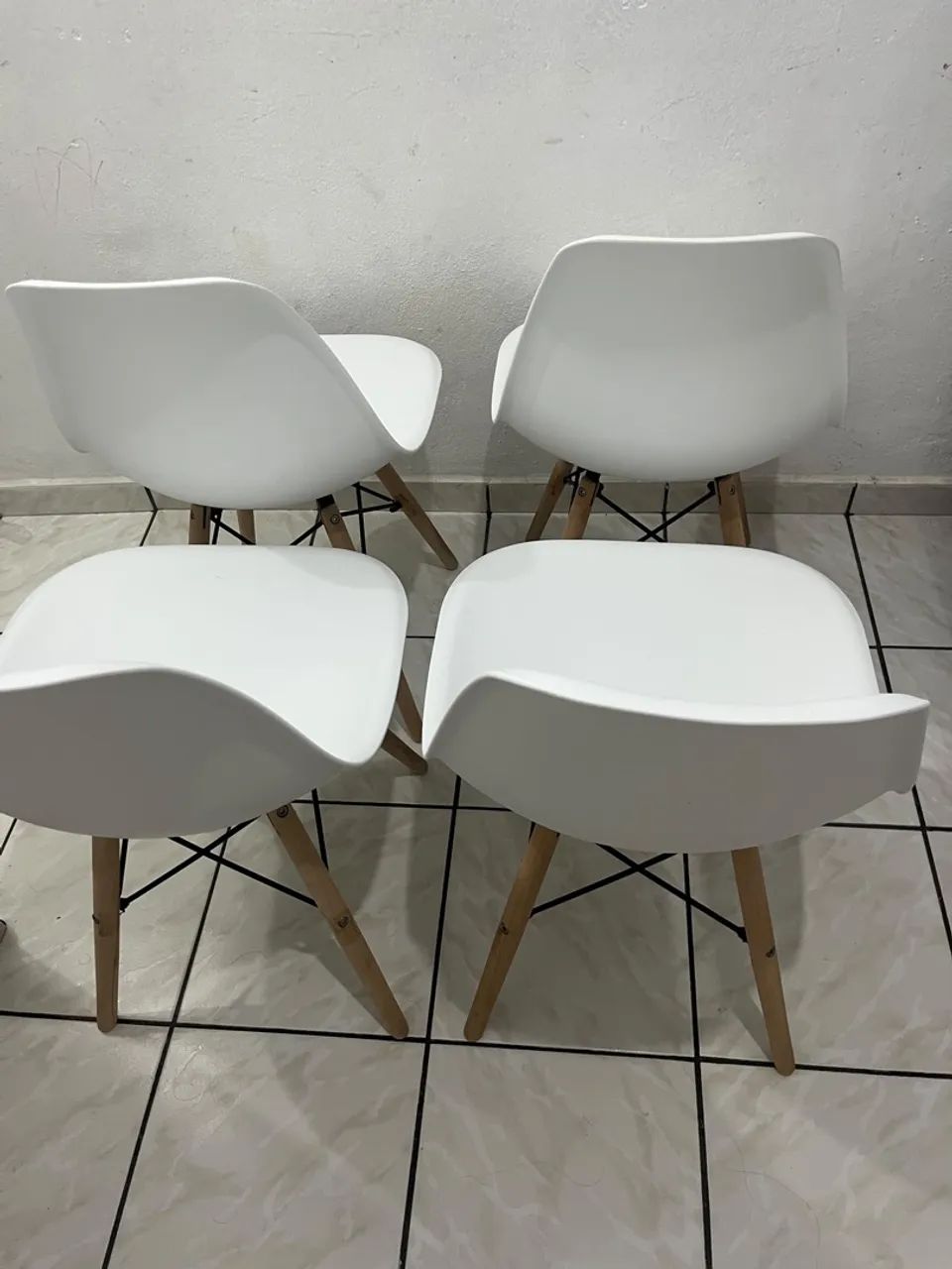 MESA COM 4 CADEIRAS