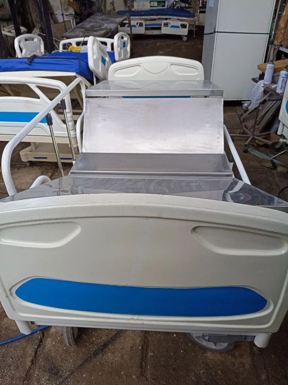 Cama hospitalar de duas manivelas com tampo de aso inox - Foto 3