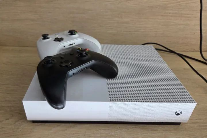 XBox One + 02 controles