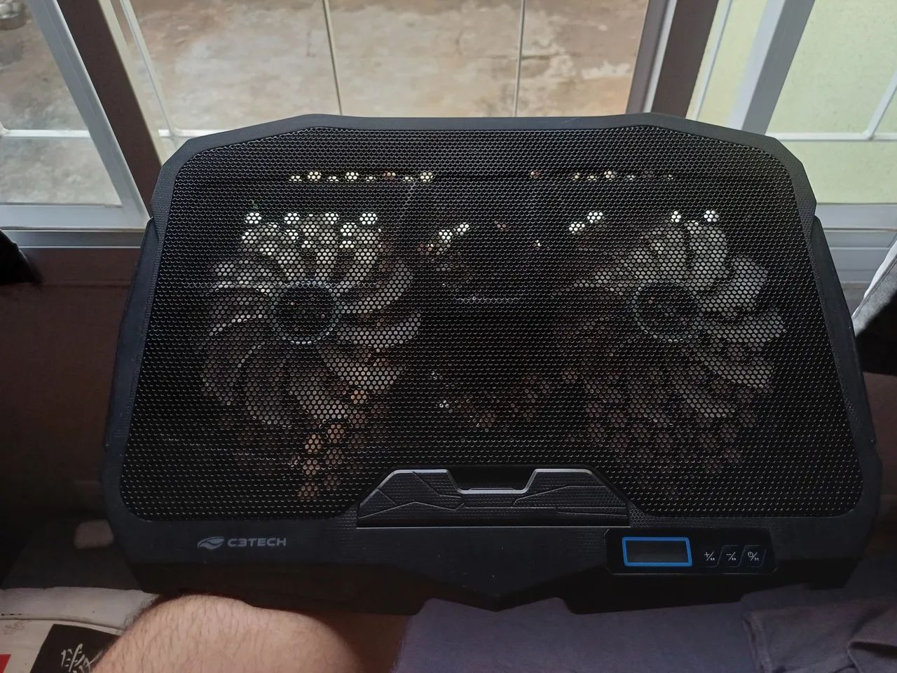Suporte para notebook com ventilação 