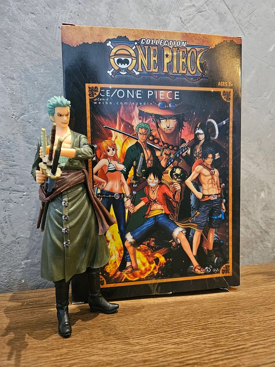 Boneco Zoro na caixa - one piece  - Foto 2