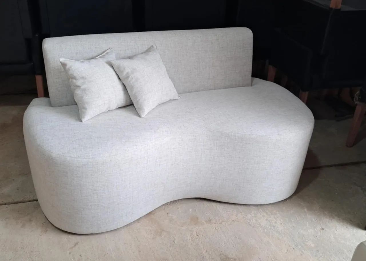Sofá encosto retro com 1.55m
