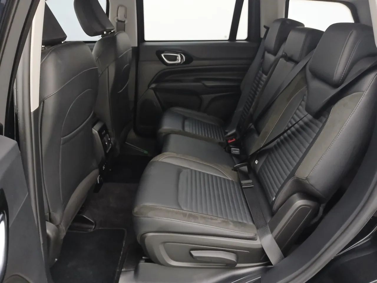 Jeep Commander Limited T270 1.3 TB Flex Aut., foto 17 de 18