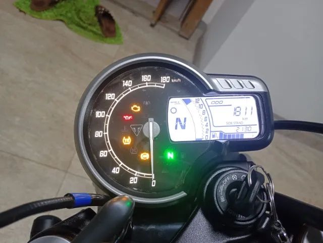 triumph Speed 400 preta com 1.400km nova - Foto 3