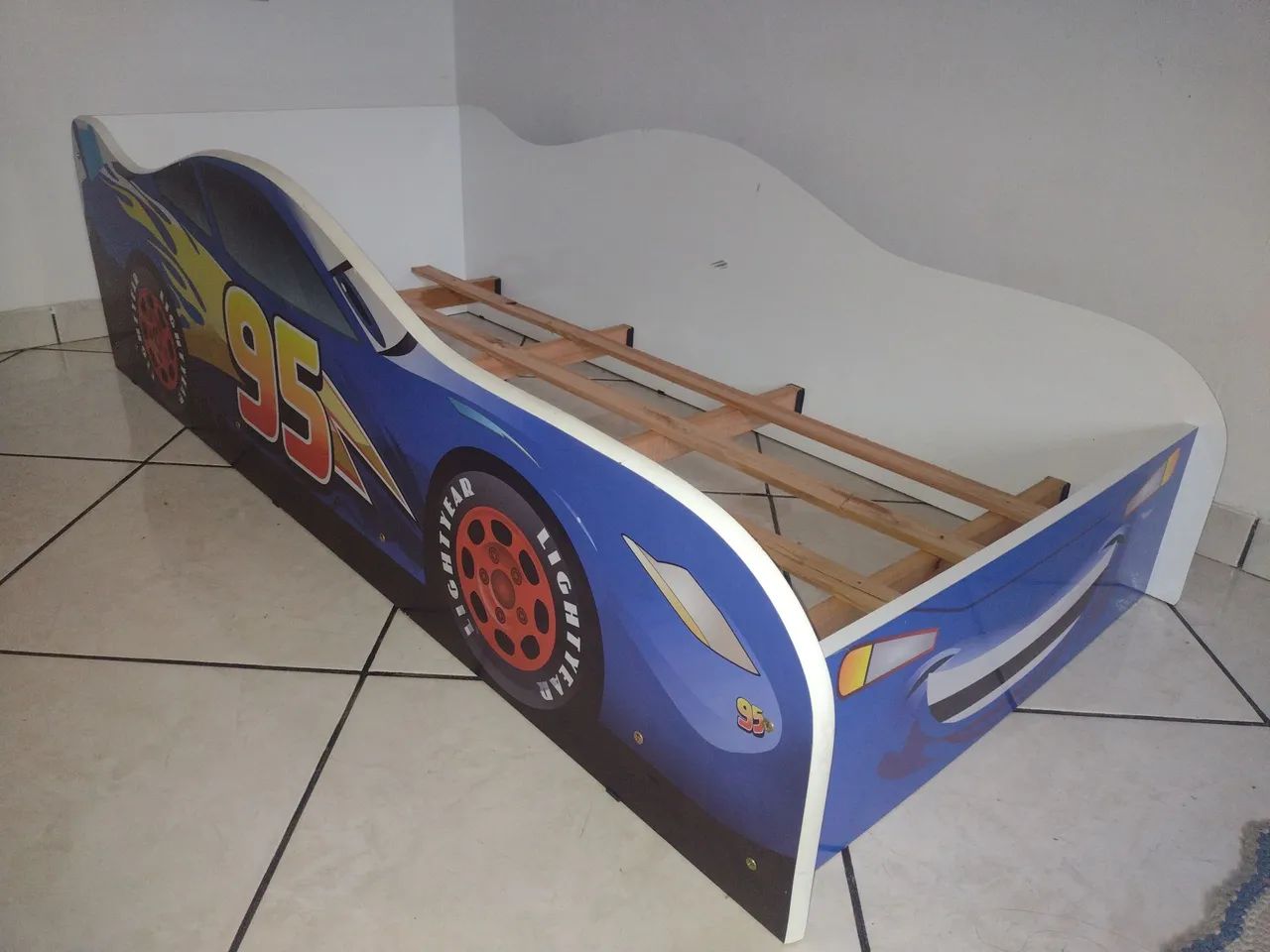 Vendo cama infantil de carro  tamanho 157/ 72 - Foto 2