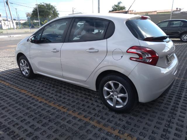 Peugeot 208 Active Pack 1.5 2014 - Couro, Multimídia, Pneus Novos - Excelente!