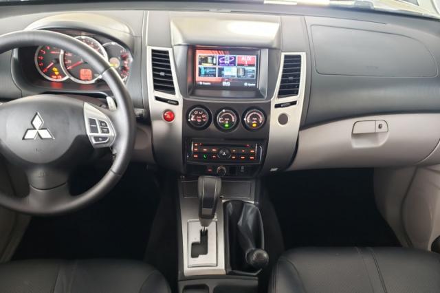 PAJERO DAKAR HPE 3.2 4X4 T.I DIES 5P AUT - Foto 3