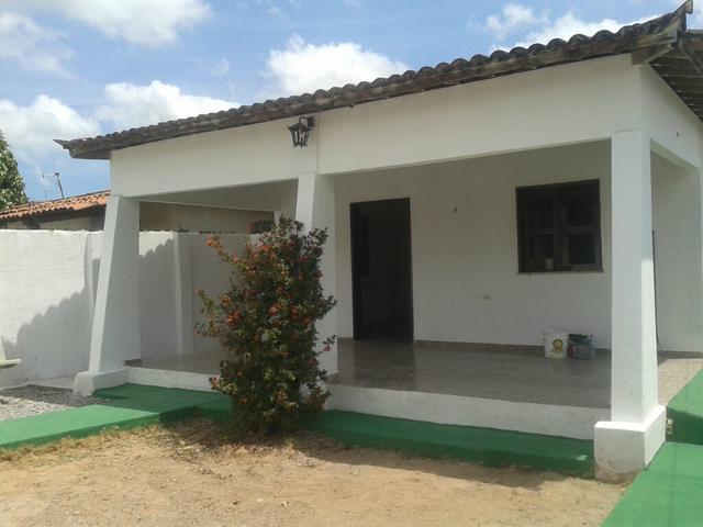 Aluga-se casa