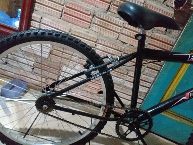 Vendo bicicleta nova aro 24 - Foto 3