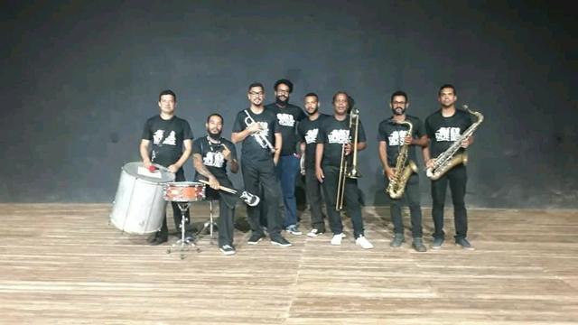 Orquestra blaknait toca tudo - Foto 4