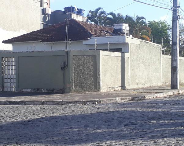 Casa 3 quartos no Cordeiro, rua calçada