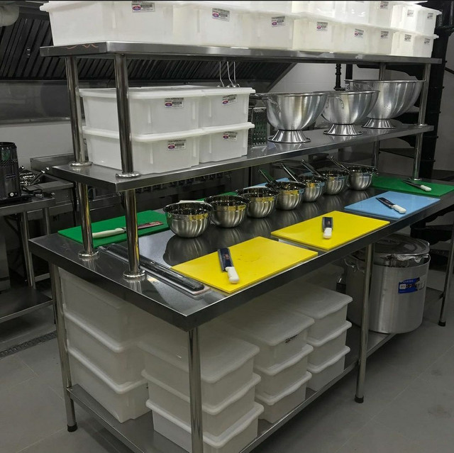 Mesa lisa com 2 prateleiras em Aço inox - Foto 3