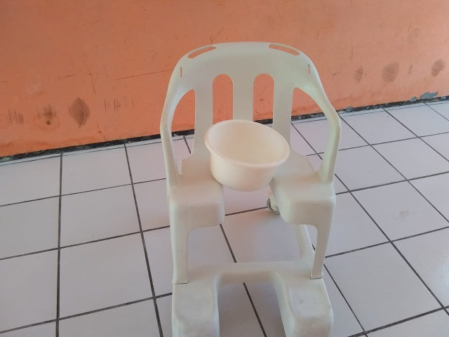 Cadeira de banho - Foto 2