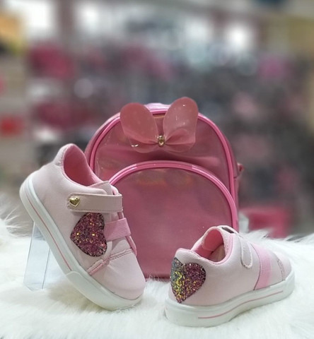 Kit de tênis infantil com bolsa e óculos de sol