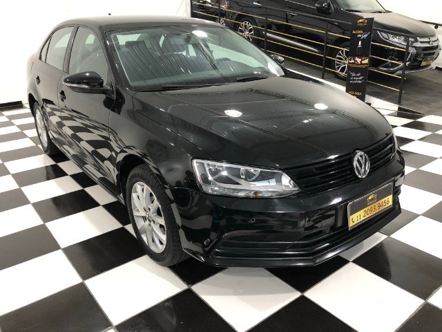 VOLKSWAGEN JETTA 2015 2.0 TRENDLINE FLEX 4P IMPECÁVEL