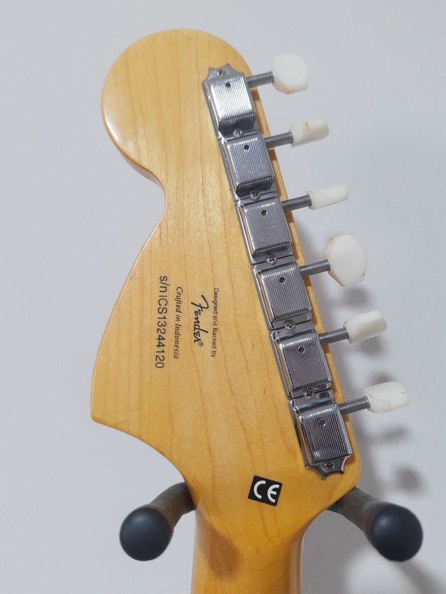 Guitarra Squier by Fender Mustang Classic Vibe - Foto 4