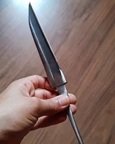 Faca forjada a partir de uma ponta de sabre militar antigo  - Foto 4