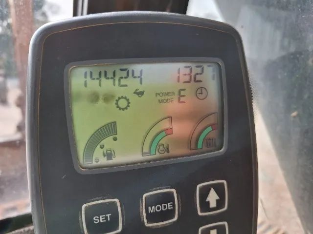 Escavadeira Jcb JS200LC ano 2011  - Foto 5