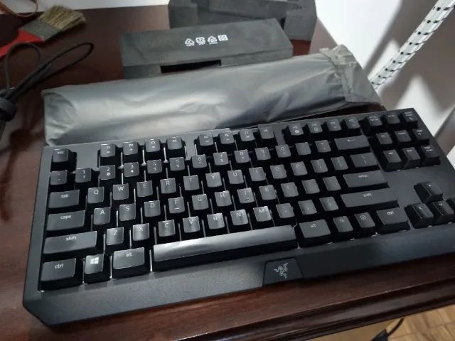 Teclado Mecânico Razer BlackWidow Chroma Tournament V2 - Switch Yellow - Foto 4