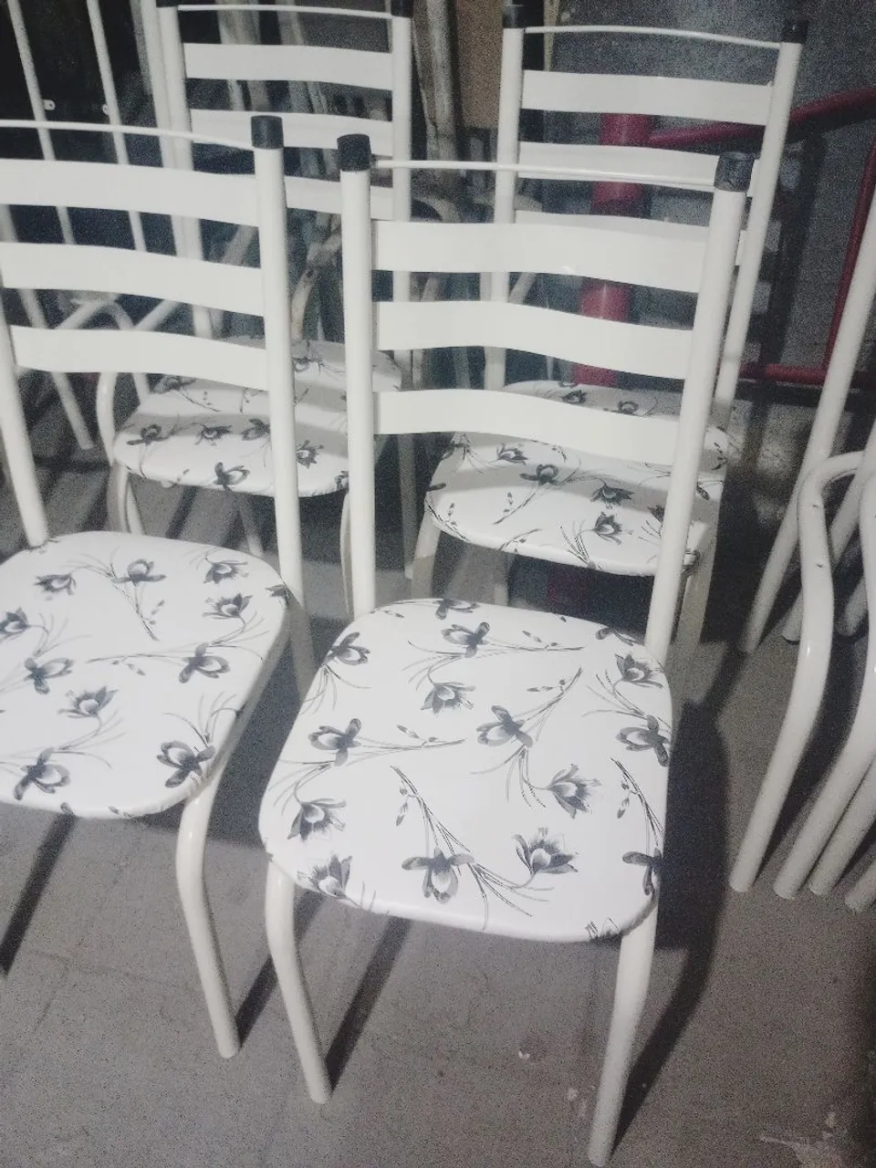 QUATRO CADEIRAS AVULSAS