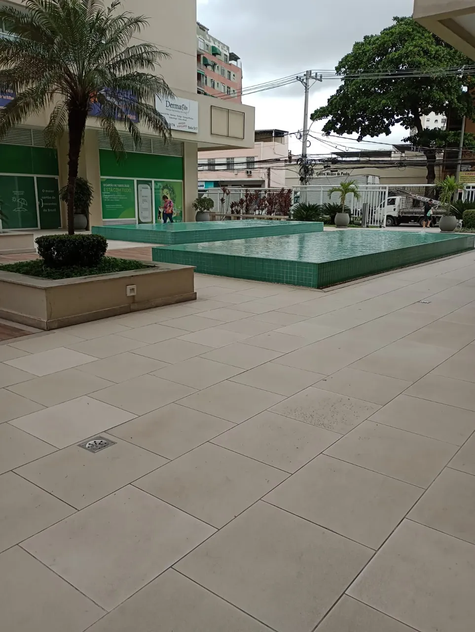 Alugo sala comercial no Faces Office na Penha / RJ