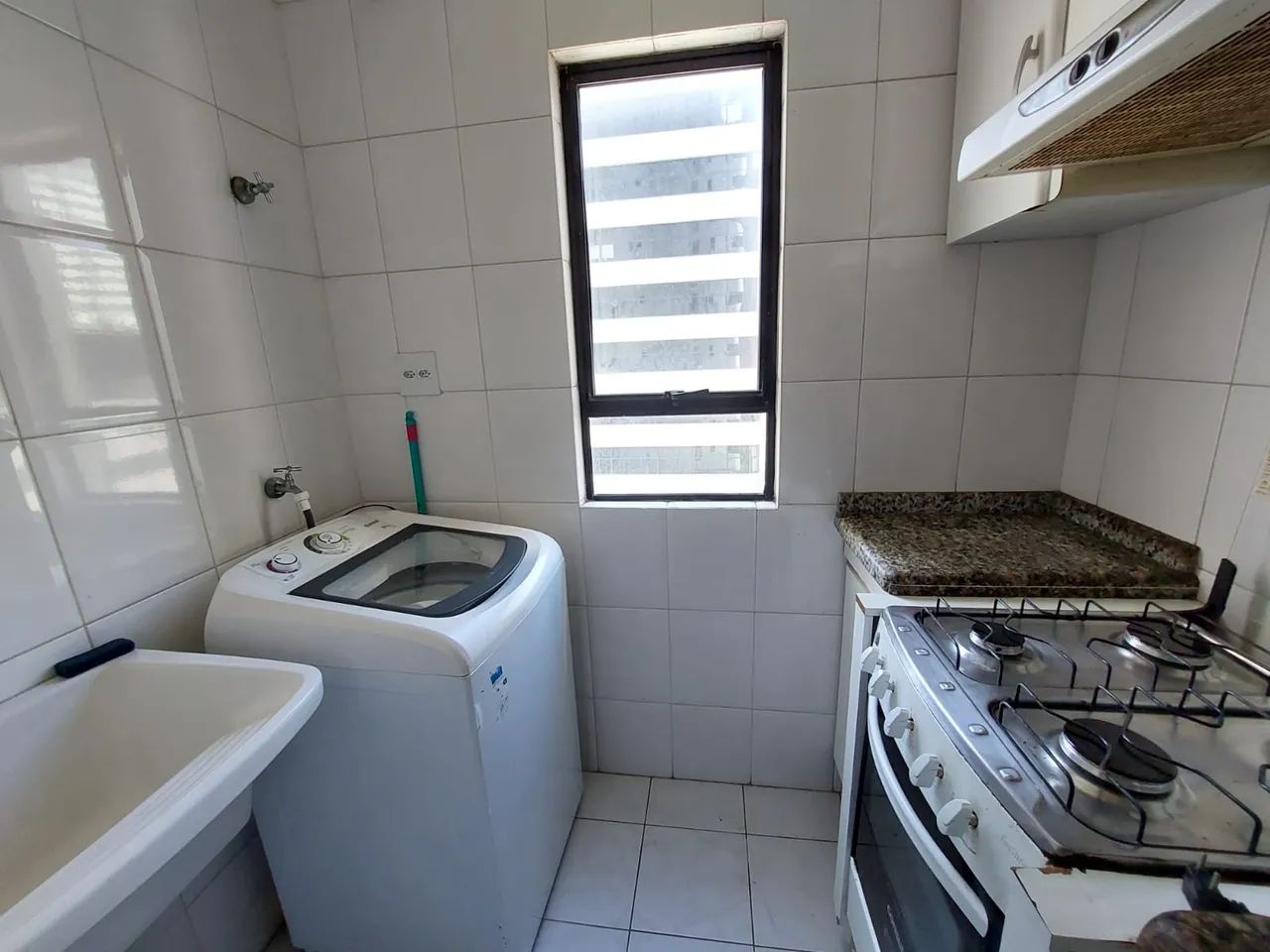 75m² mobiliado, 2/4, sala, varanda, banheiro social, cozinha, área de serviço e garagem - Foto 8