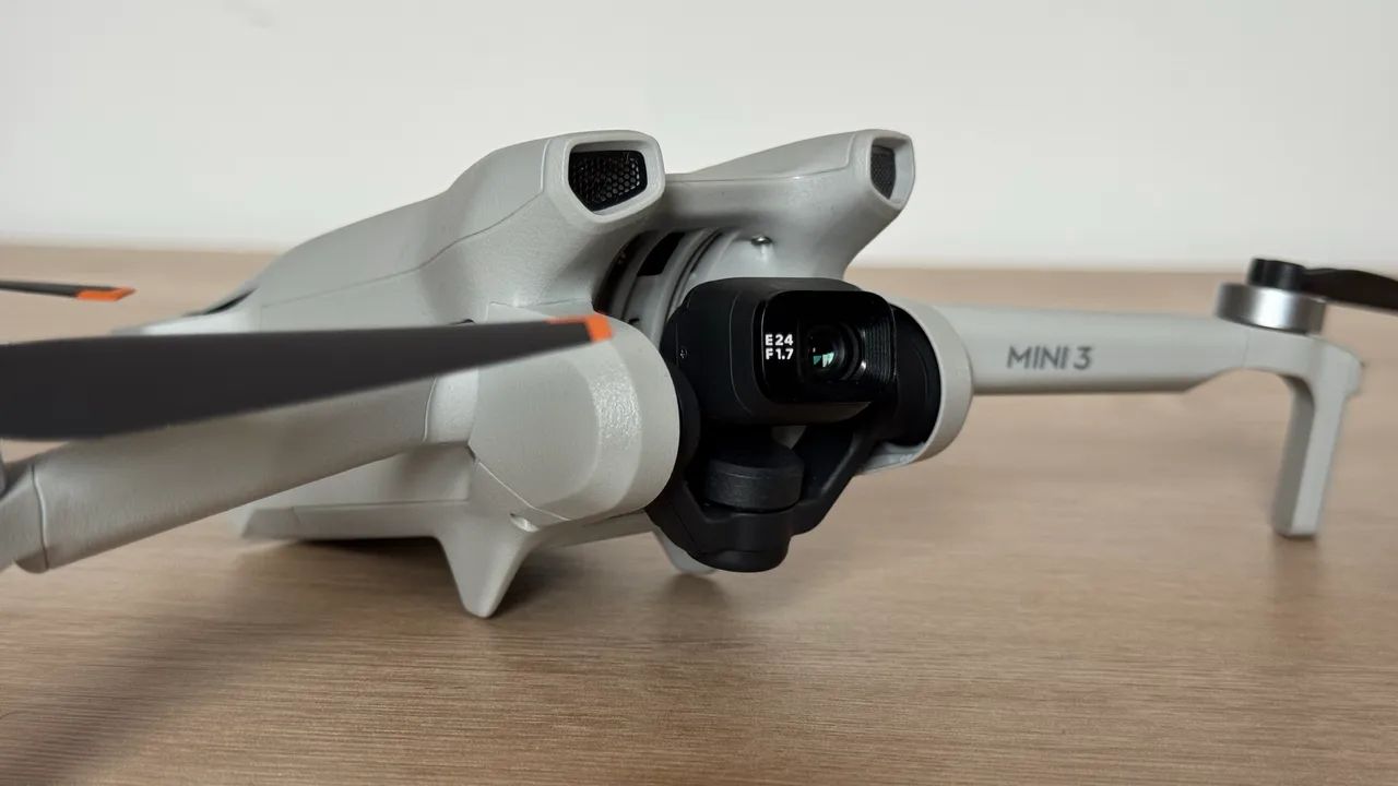 Drone DJI MINI 3 com controle de tela muito novo - Foto 2