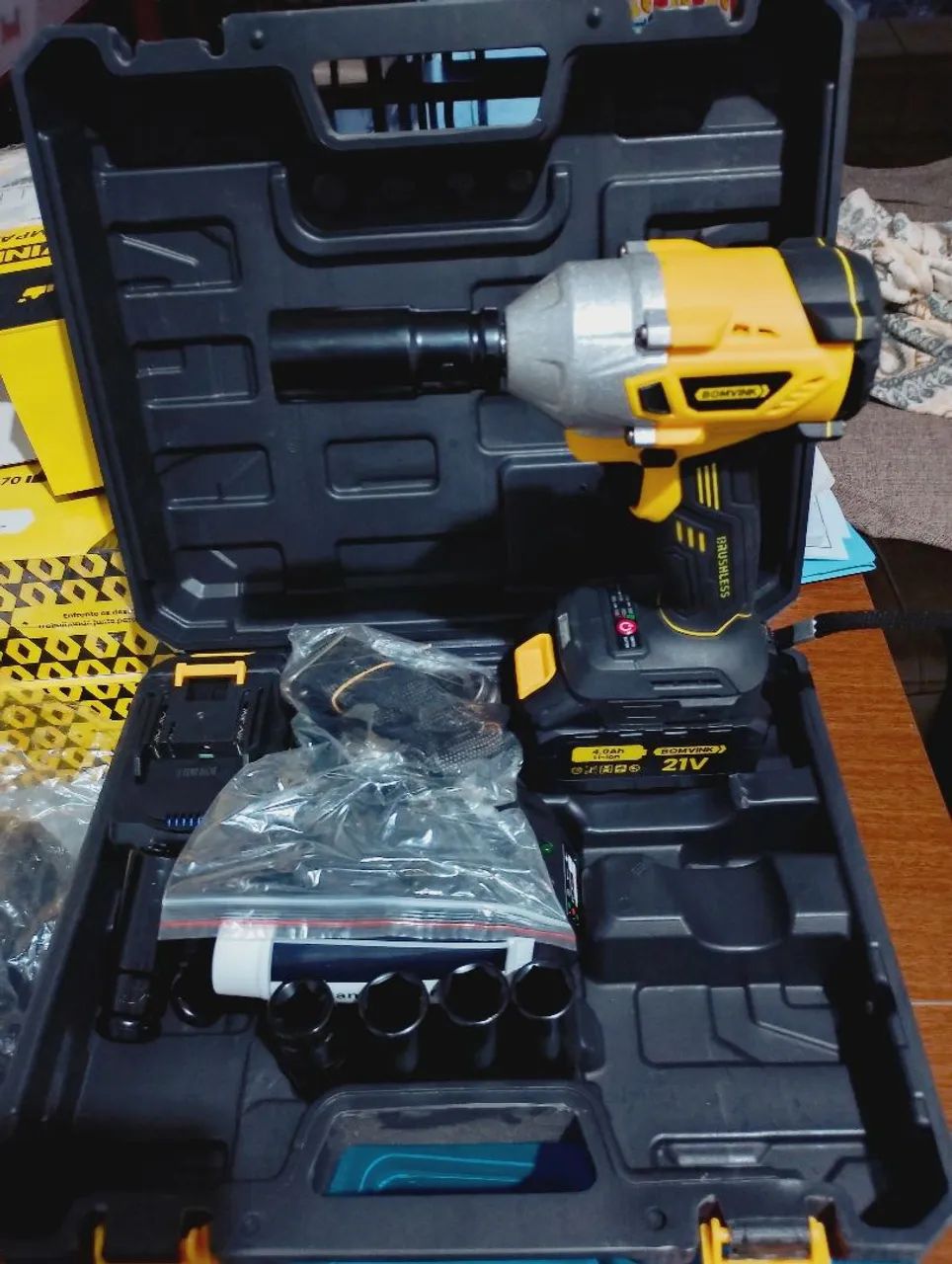 Chave de Impacto 21V Brushless Bivolt - Nova!