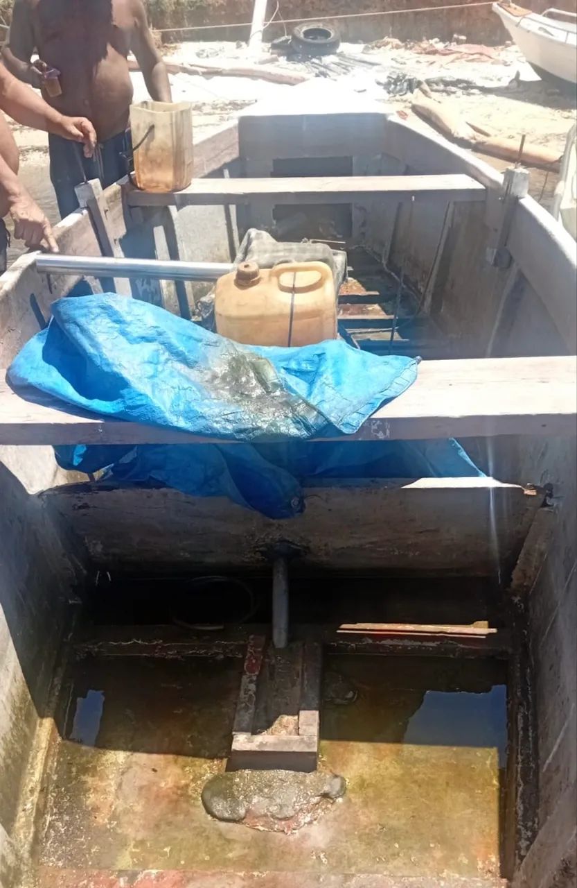 Barco de fibra com motor a diesel  - Foto 4