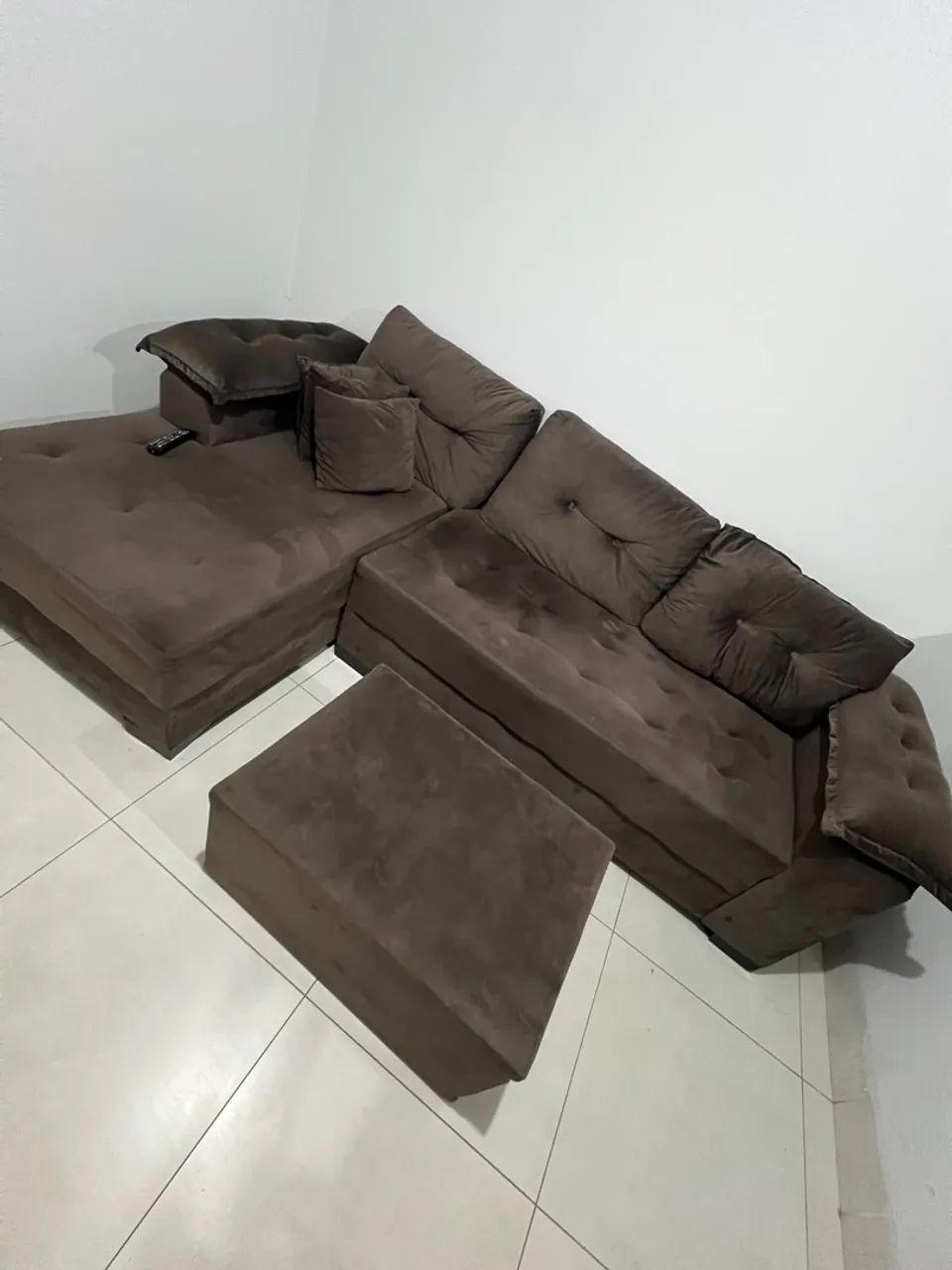 Sofá tecido suede 
