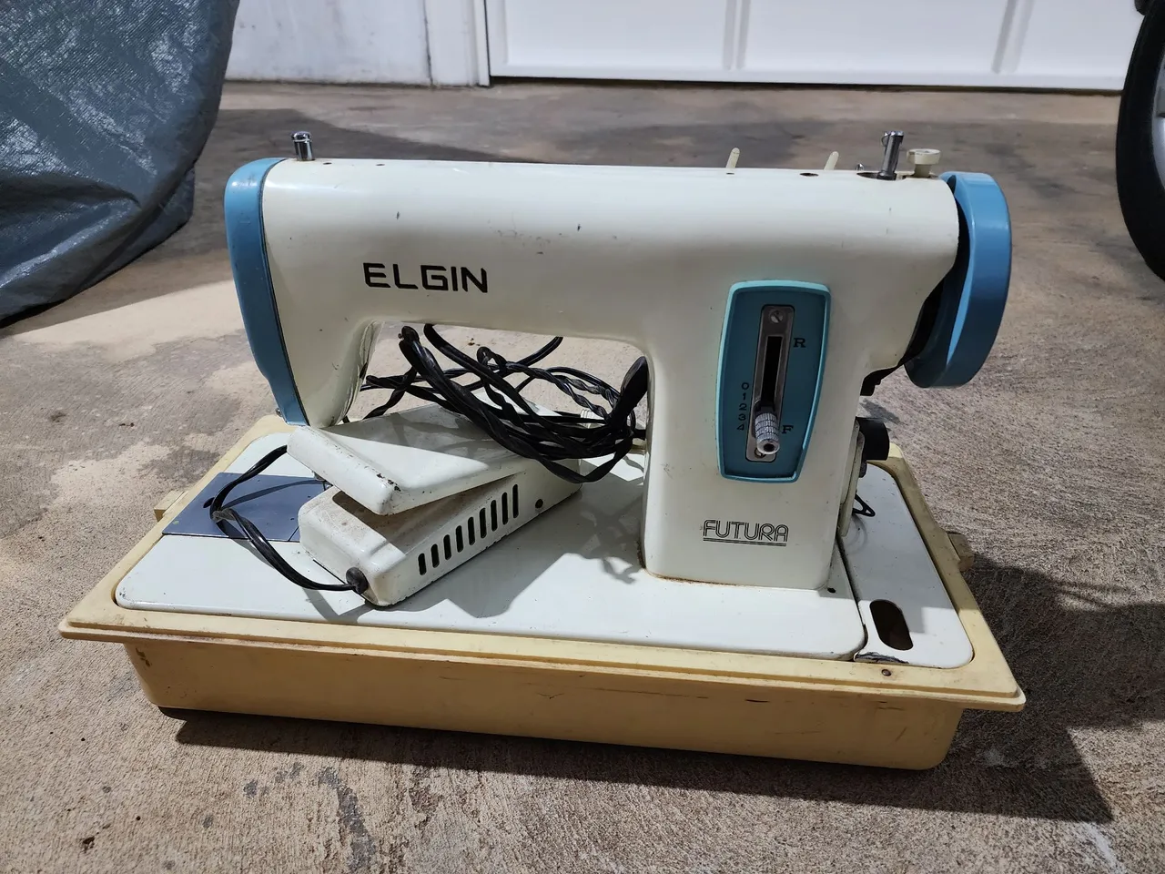 Máquina de Costura Elgin Futura