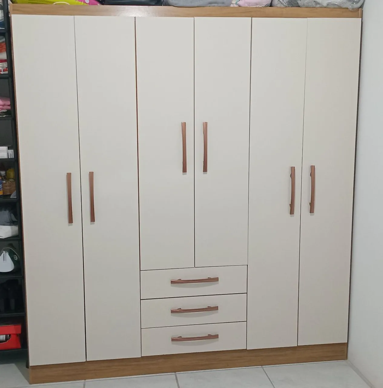 Guarda-Roupa Amplo e Elegante