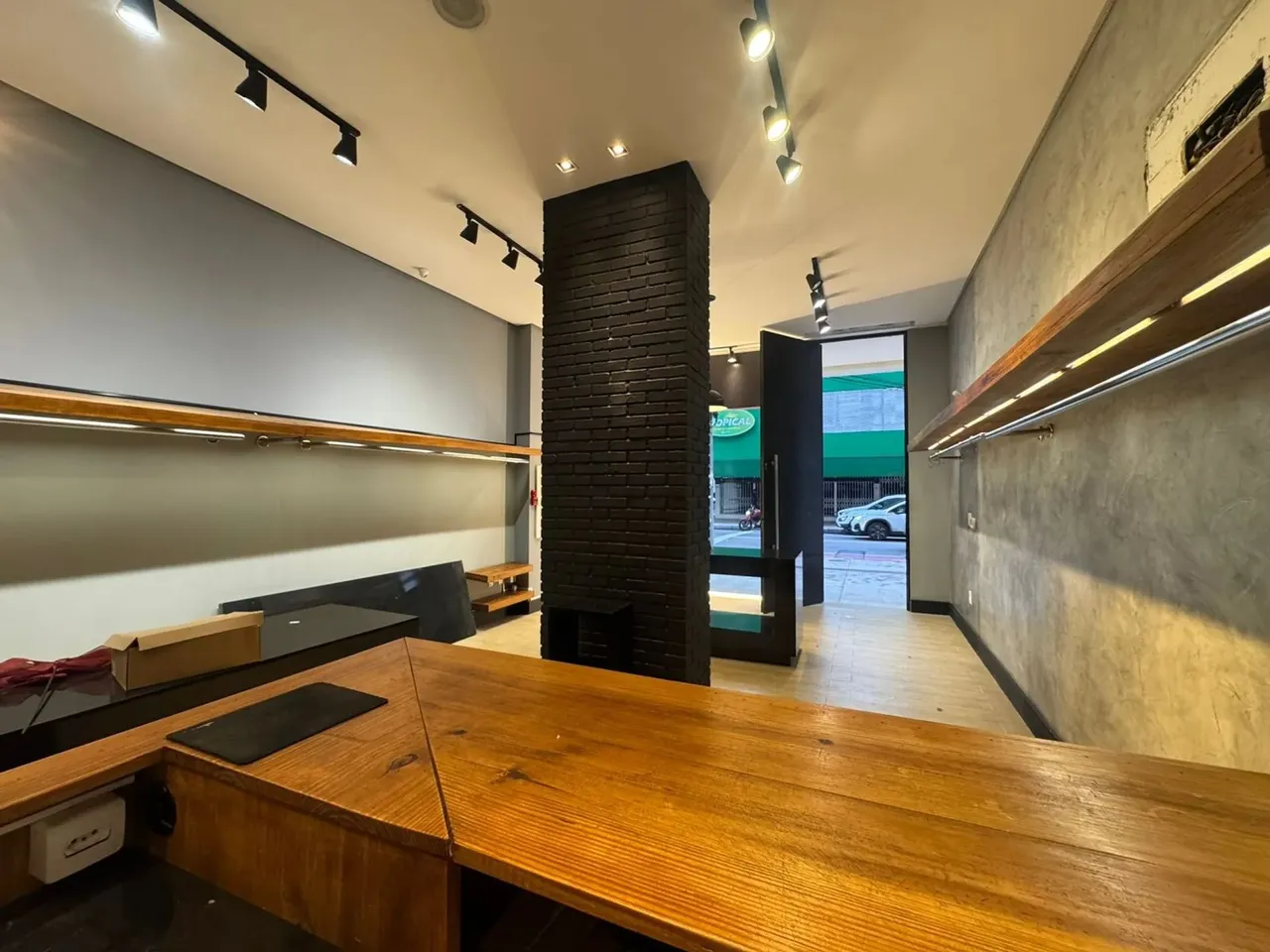 SALA COMERCIAL PARA LOCAÇÃO NA AVENIDA BRASIL - BALNEÁRIO CAMBORIÚ