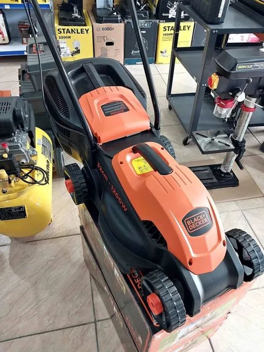 Cortador de grama Elétrico 1200w Black Decker - Loja/Novo
