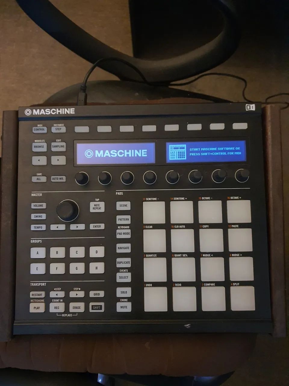 Maschine MK1 - Controlador de Produção Musical
