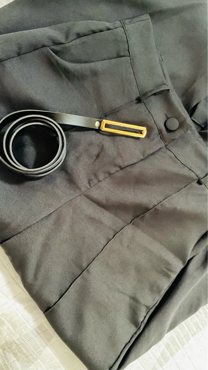 Calça Pantalona preta com cinto
