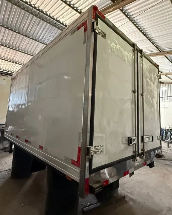 Baú frigorífico 3,70m com aparelho 