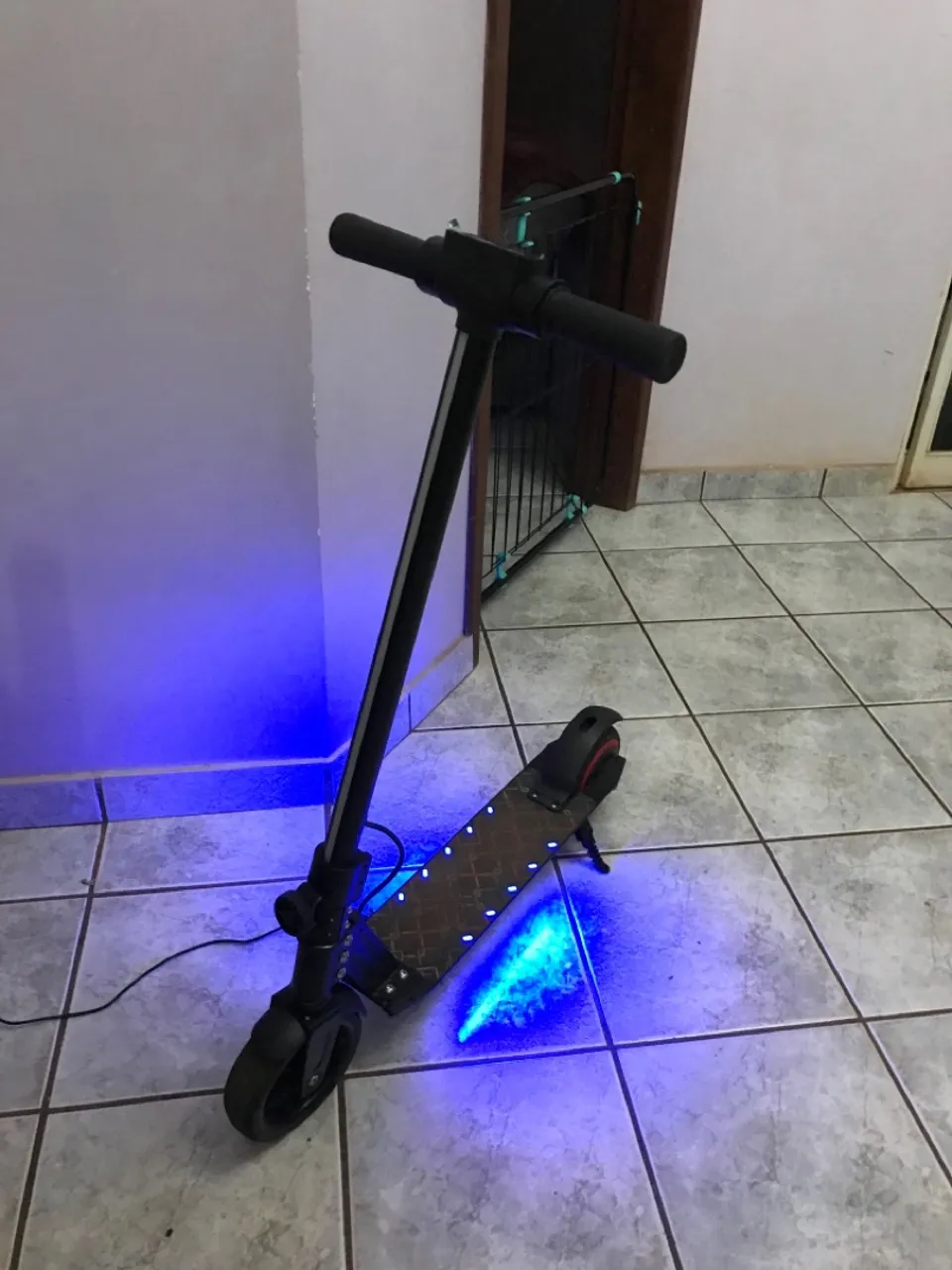 Patinete Elétrico com Luzes LED
