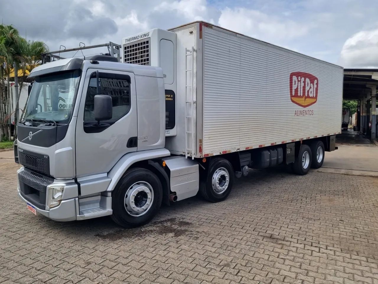 Volvo VM 330 8X2  - Foto 8