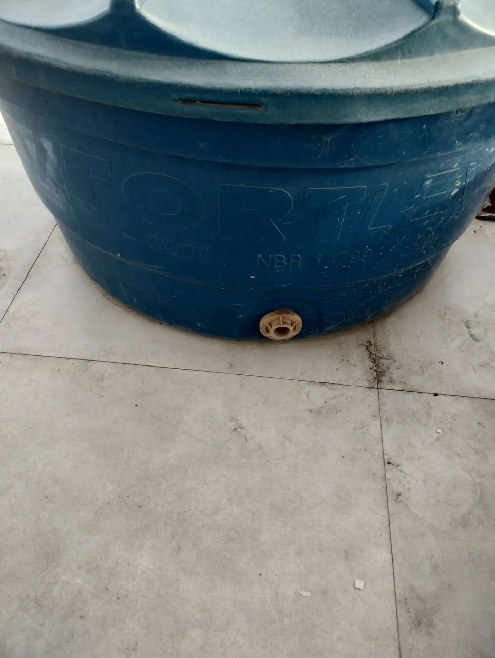 Caixa d'água e materiais diversos - Foto 3