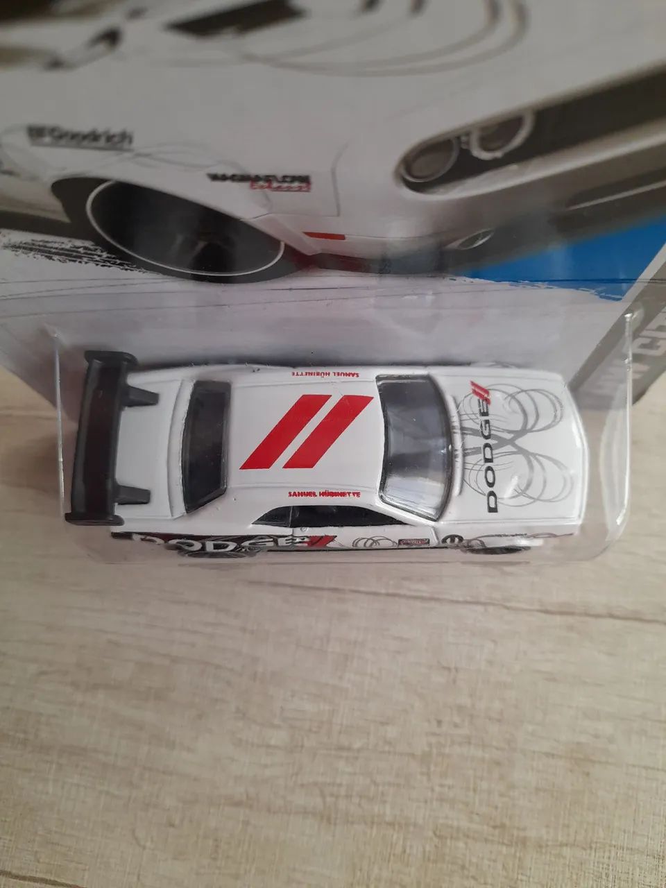 Hot Wheels Dodge Challenger SRT8 - HW 2013 - Foto 3