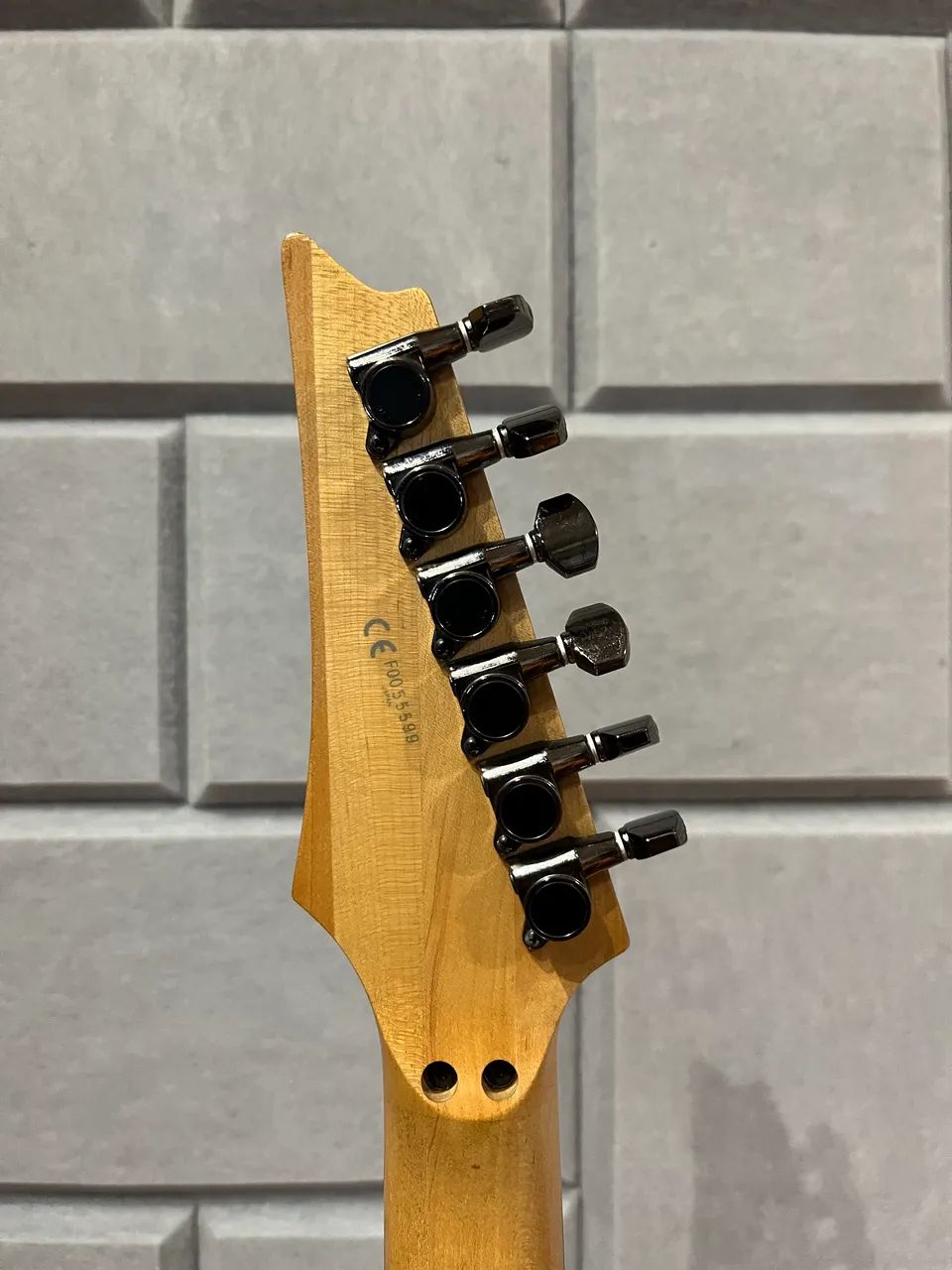 Guitarra Ibanez S2020X Prestige Japonesa c/ Piezo e case